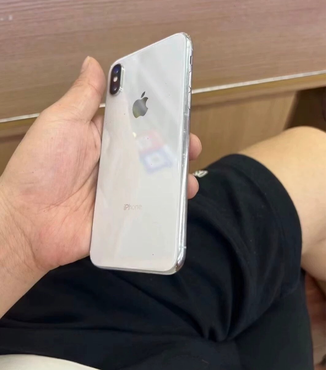 苹果X 256G 国行 本机电池效率100更换过 成色靓 没有磕碰 没有划痕 所有功能正常使用 标价为特价机 不议价 全国包邮